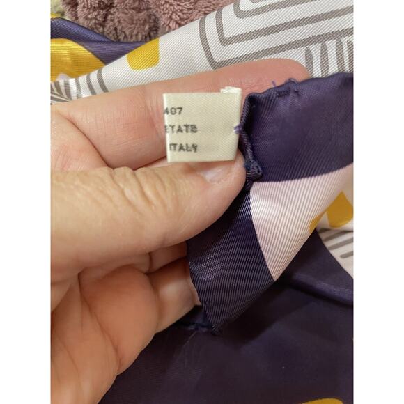 VTG. Sally Gee Scarf MCM Italian Hand Rolled Purple Yellow Geometric Retro - Picture 6 of 6